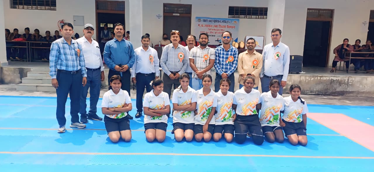 Kabaddi team with coaching staff and trainers - Complete team including players and support staff
